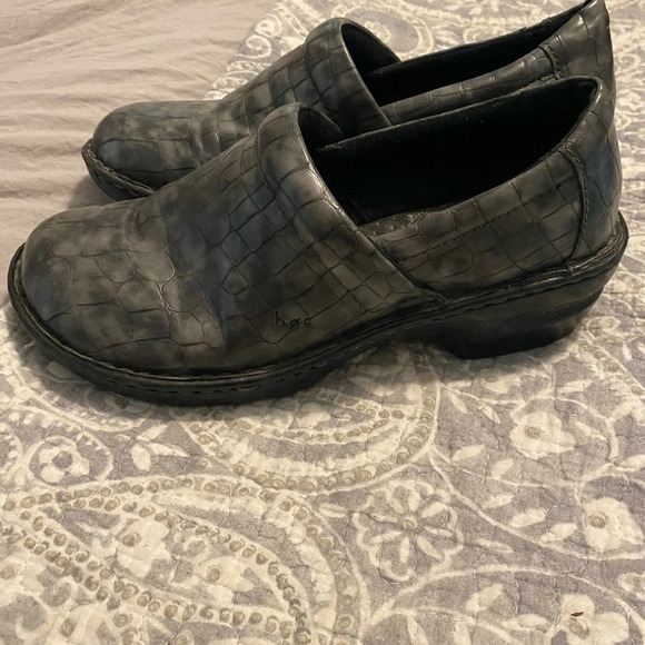 Boc clogs alligator pattern silver color size 9.5 or 41 nurse dental wear - Picture 2 of 4
